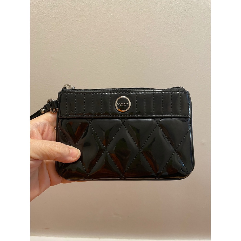 Coach Black Quilted Patent Leather Wristlet Zip Clutch Wallet Silver Logo Bag
